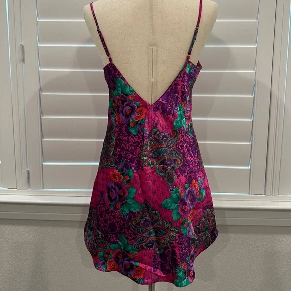 Vintage Gold Label Victoria’s Secret Flower, Paisley and Lace Chemise - Picture 3 of 6